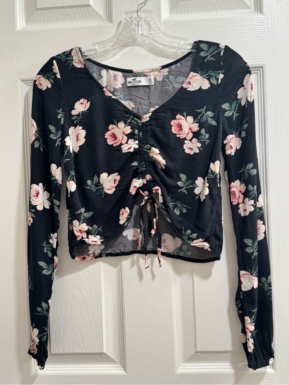 Hollister XS Black Floral Ruched Tie Front Long Sleeve Crop Top
